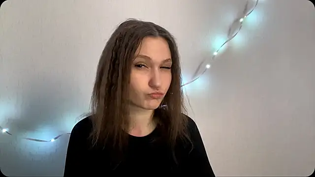 Juliajuicecam online show from April 3, 10:11 am