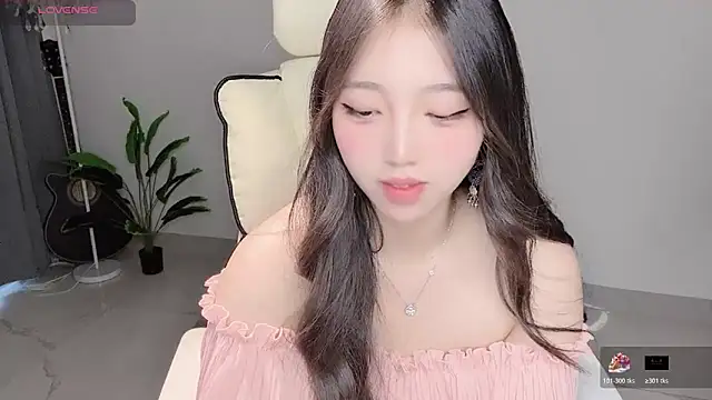 Yukiy8877 online show from May 6, 12:58 am