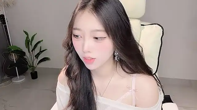 Yukiy8877 online show from April 9, 10:32 am