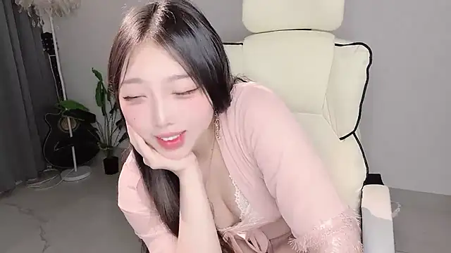 Yukiy8877 online show from April 18, 1:02 pm