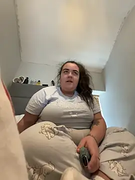 Khloeross online show from May 7, 2:53 pm