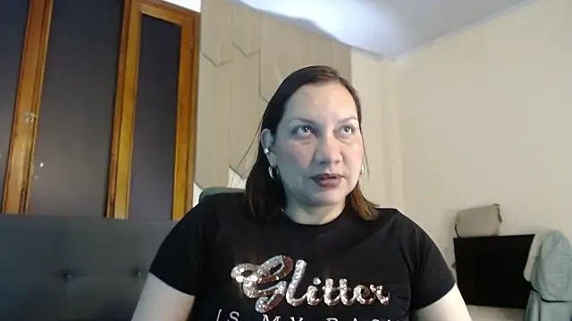 mia coral1 online show from April 15, 3:23 am