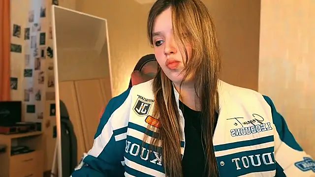 Chloe Rozzy online show from March 20, 2:29 pm