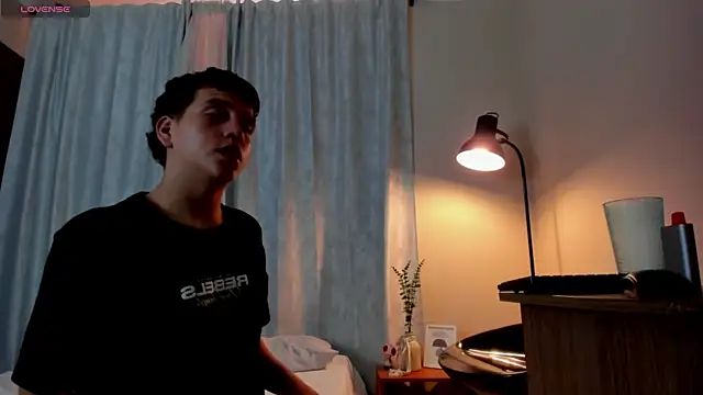dennis hills online show from April 30, 8:57 pm