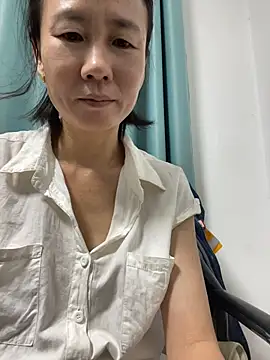 Snapshot of lilysister66 chatting on June 30, 8:20 pm lilysister66 online show from June 30, 8:20 pm