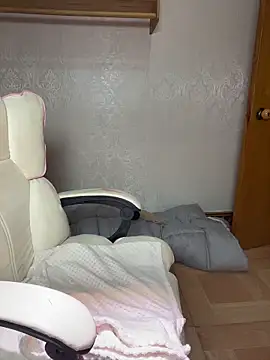 lilysister66 online show from April 12, 6:38 am