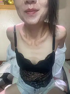 lilysister66 online show from April 16, 3:24 pm