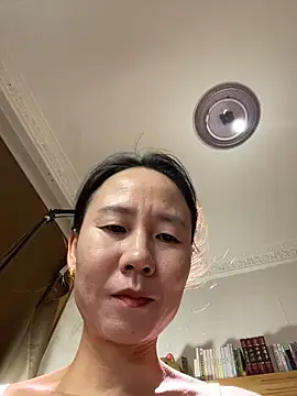 lilysister66 online show from April 18, 5:26 pm