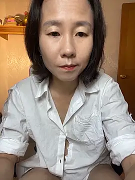 Snapshot of lilysister66 chatting on June 29, 6:07 pm lilysister66 online show from June 29, 6:07 pm