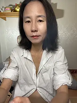 lilysister66 online show from May 12, 4:57 pm