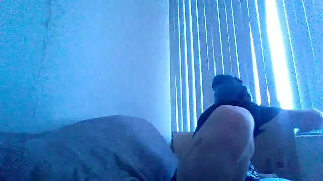 alejandro69420 online show from April 18, 5:37 pm