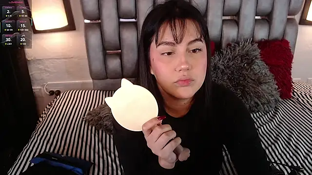Sofiia Vega  online show from April 4, 1:17 pm