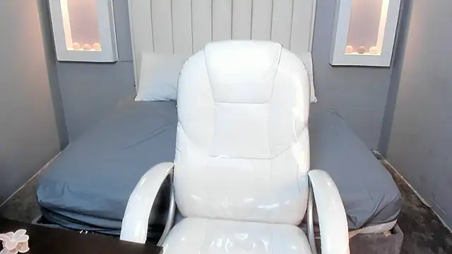 KeilyBennett online show from March 21, 6:12 pm