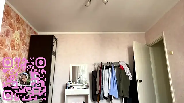 VeliaHypolite online show from March 23, 11:43 am