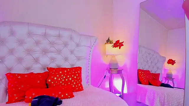 JuliannaGarcia online show from April 7, 12:18 pm