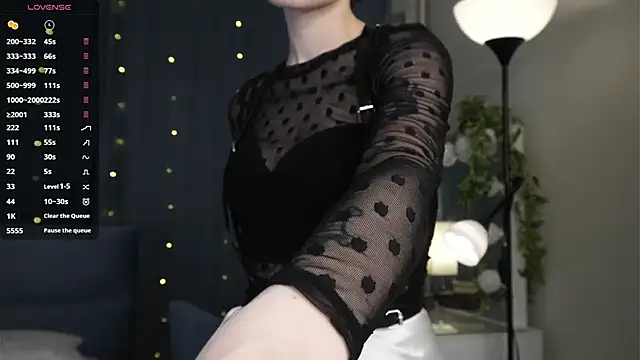 RubieNibbs online show from April 28, 6:45 pm