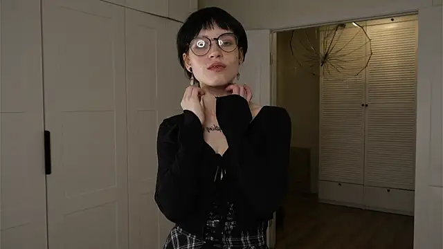 RubieNibbs online show from March 27, 7:59 pm