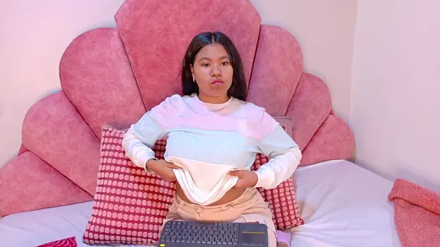 AhslyEvans   online show from March 24, 11:43 am