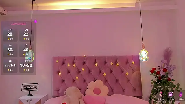 Snapshot of SofiaBloomm chatting on June 4, 7:18 pm SofiaBloomm online show from June 4, 7:18 pm