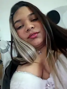 Snapshot of MilyKiss chatting on March 20, 11:28 pm MilyKiss online show from March 20, 11:28 pm