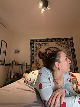 georginamoor online show from April 13, 3:49 pm