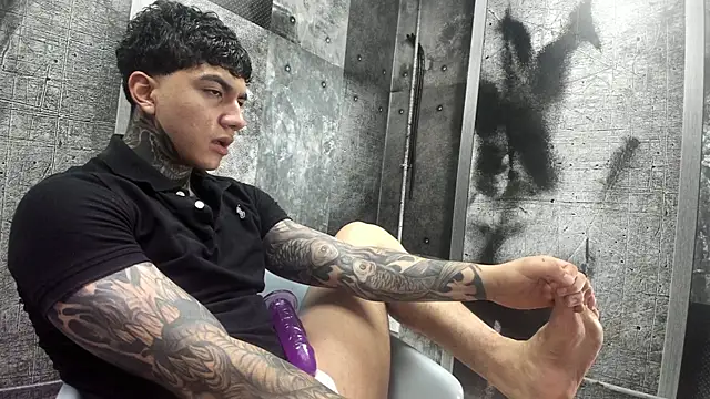 Snapshot of Gury_tattoo chatting on May 29, 8:15 pm Gury tattoo online show from May 29, 8:15 pm