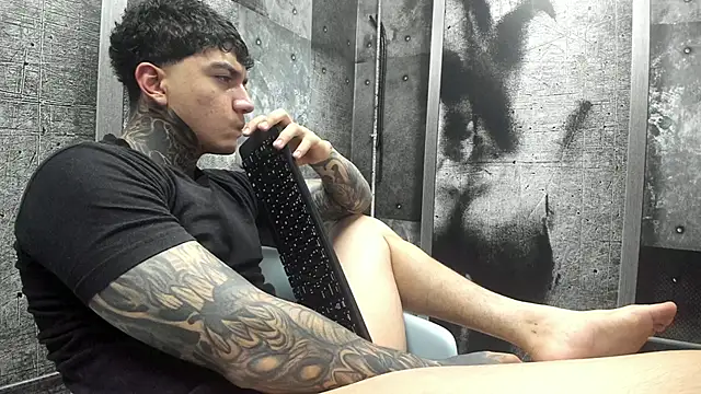 Snapshot of Gury_tattoo chatting on June 11, 7:33 pm Gury tattoo online show from June 11, 7:33 pm