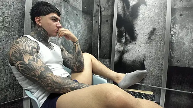 Snapshot of Gury_tattoo chatting on June 17, 7:35 pm Gury tattoo online show from June 17, 7:35 pm