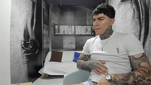 Snapshot of Gury_tattoo chatting on May 12, 6:58 pm Gury tattoo online show from May 12, 6:58 pm