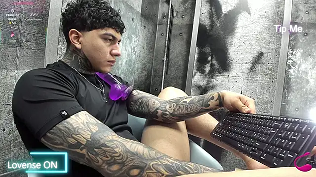 Snapshot of Gury_tattoo chatting on May 30, 4:56 pm Gury tattoo online show from May 30, 4:56 pm