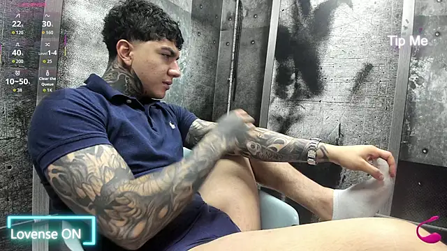Snapshot of Gury_tattoo chatting on June 3, 8:02 pm Gury tattoo online show from June 3, 8:02 pm