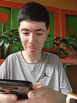 Snapshot of lio____ chatting on June 9, 3:46 pm lio online show from June 9, 3:46 pm