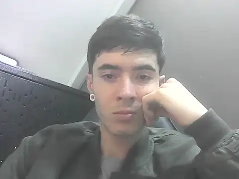 Snapshot of lio____ chatting on May 17, 5:18 am lio online show from May 17, 5:18 am