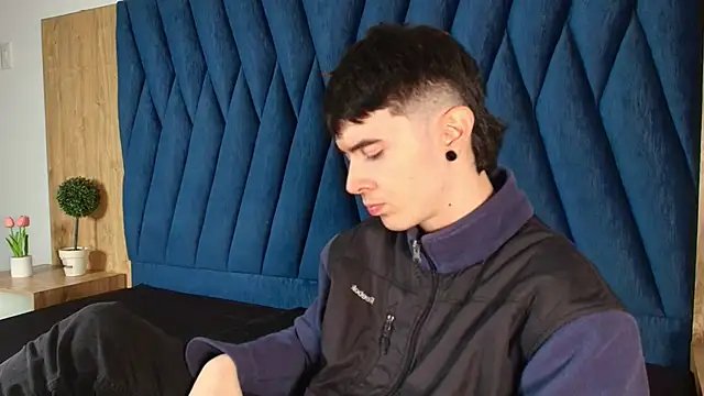 Snapshot of lio____ chatting on April 6, 2:51 am lio online show from April 6, 2:51 am