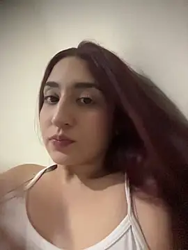 EsmeraldaNaim online show from May 4, 6:06 am