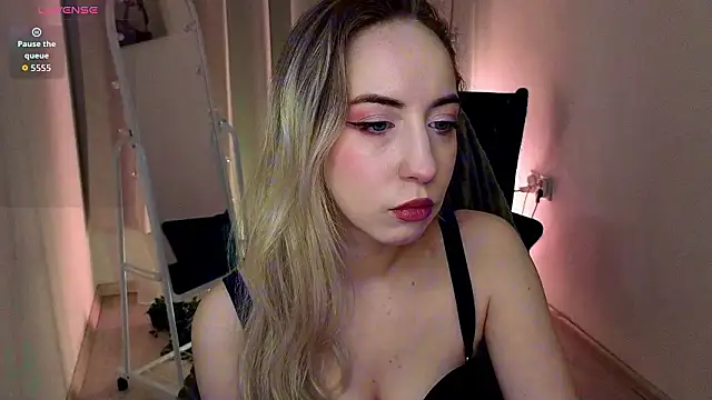 Snapshot of ShadowSparkle chatting on March 21, 2:02 am ShadowSparkle online show from March 21, 2:02 am