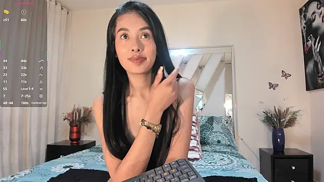 candy skyy online show from April 18, 1:13 pm