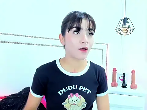 emma-sandoval online show from May 31, 7:14 pm