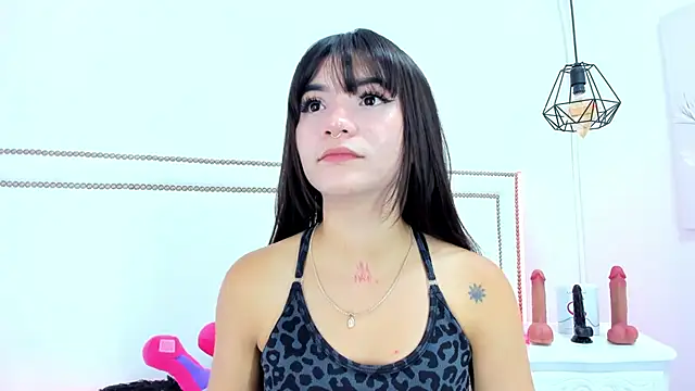 emma-sandoval online show from May 14, 7:33 pm