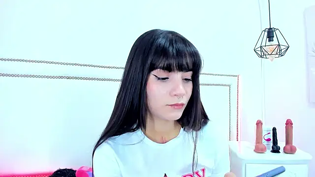 emma-sandoval online show from May 22, 4:38 pm