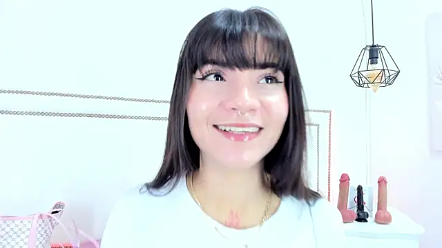 emma-sandoval online show from May 11, 9:45 pm