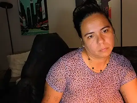 HannaJonns online show from June 18, 7:18 am