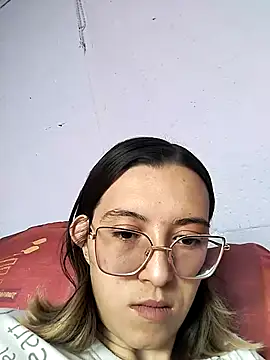 Snapshot of Greta_silber26 chatting on May 8, 5:28 pm Greta silber26 online show from May 8, 5:28 pm