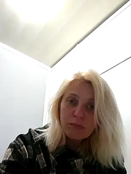MiaLove183 online show from April 20, 1:56 pm