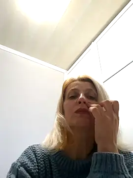 MiaLove183 online show from April 10, 11:50 am