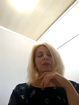MiaLove183 online show from May 23, 10:47 am