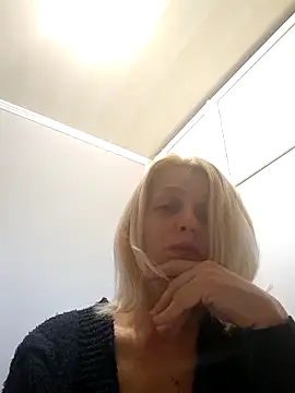 MiaLove183 online show from May 3, 7:57 am