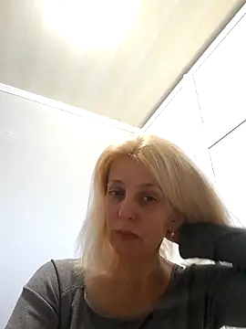 MiaLove183 online show from April 25, 11:24 am