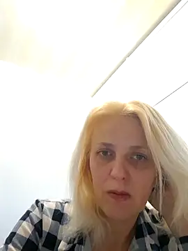 MiaLove183 online show from May 30, 11:16 am