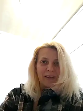 MiaLove183 online show from April 16, 1:12 pm